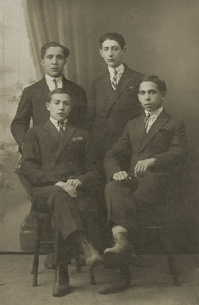 Arel Pinsker and Three Friends