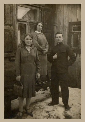 Manya Dobrushin, Rachel Bergman and Friend